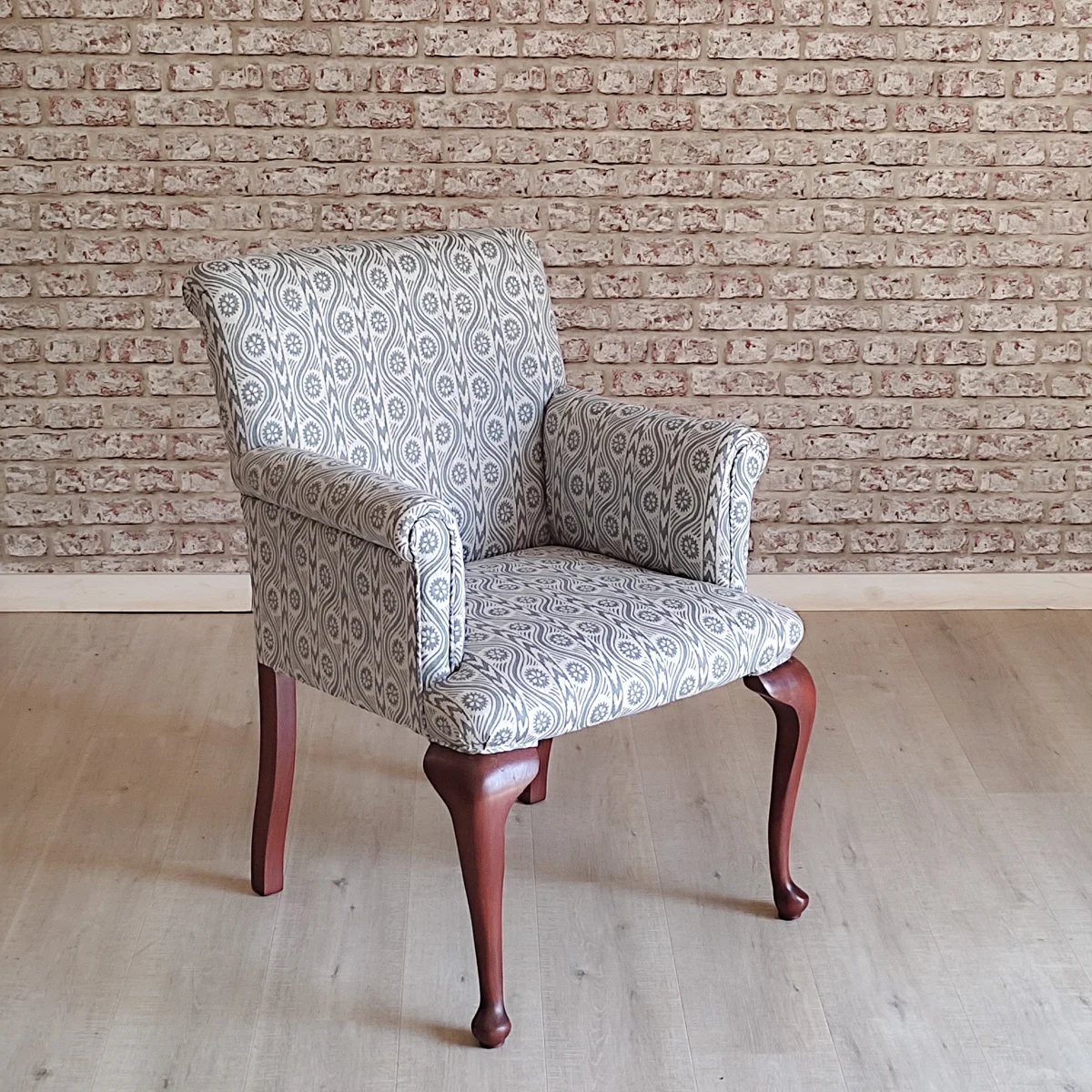 The Lawrence chair thumbnail 3